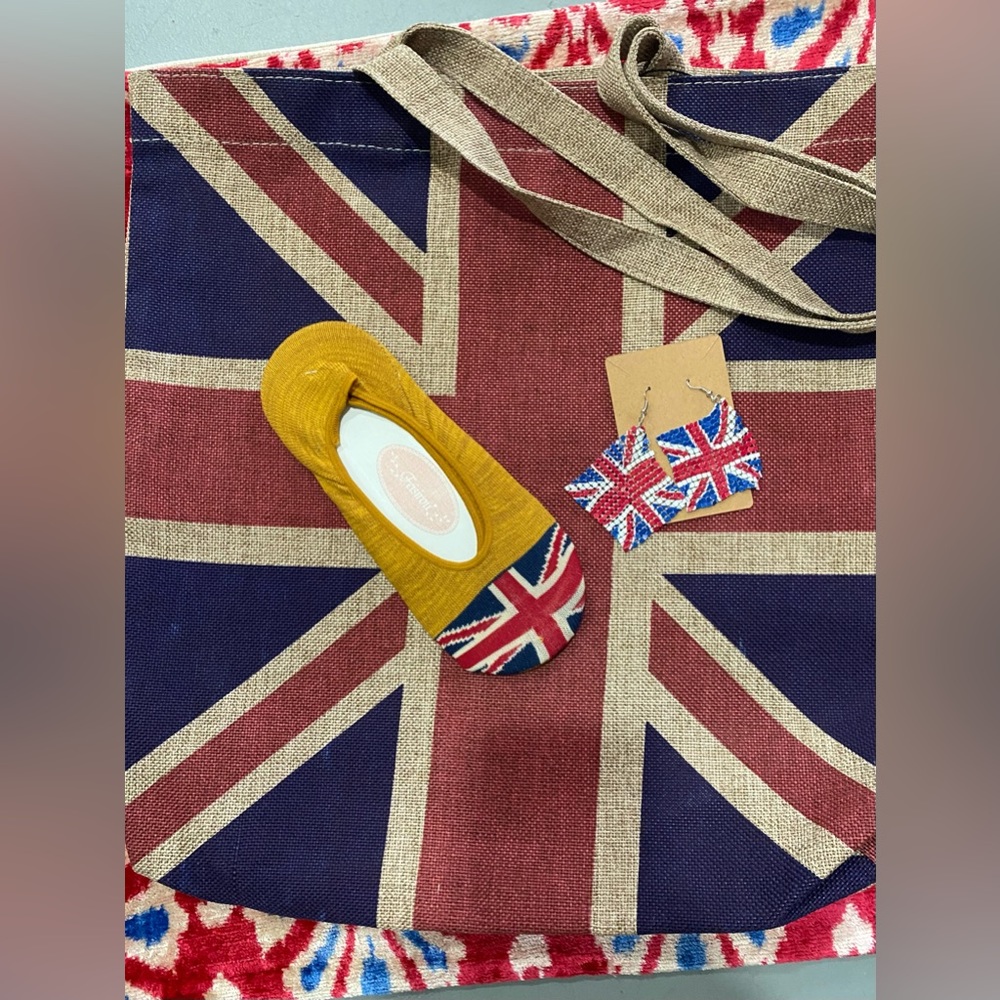 NWT Union Jack Gift Set includes lightweight tote, socks & earrings